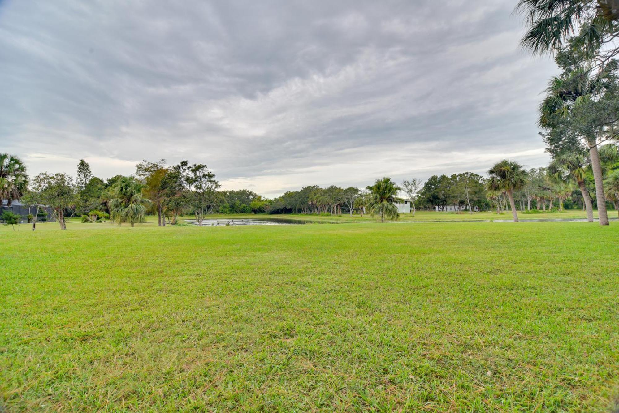 Sleek Largo Studio With Pond Less Than 7 Mi To Beach! Luaran gambar