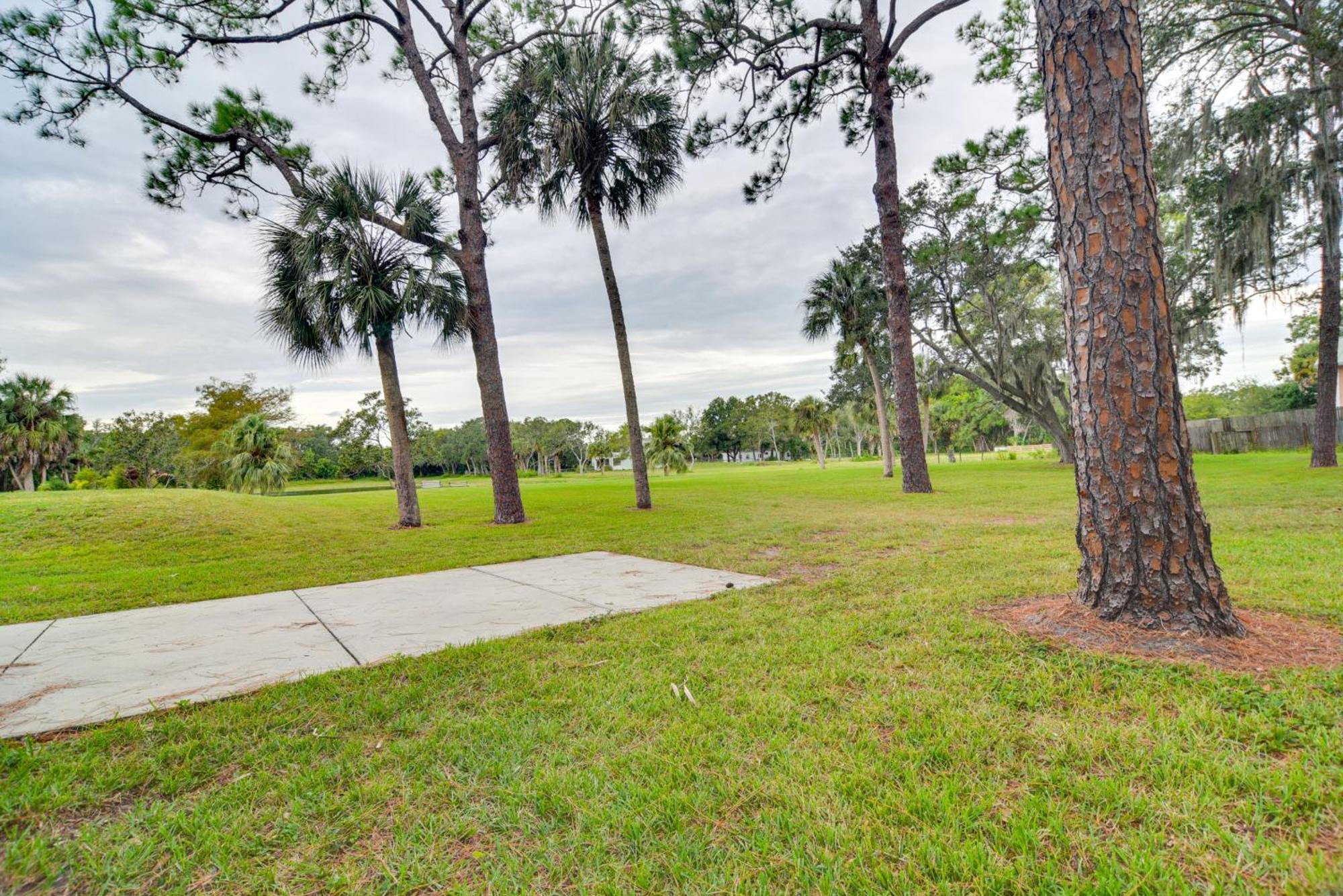 Sleek Largo Studio With Pond Less Than 7 Mi To Beach! Luaran gambar