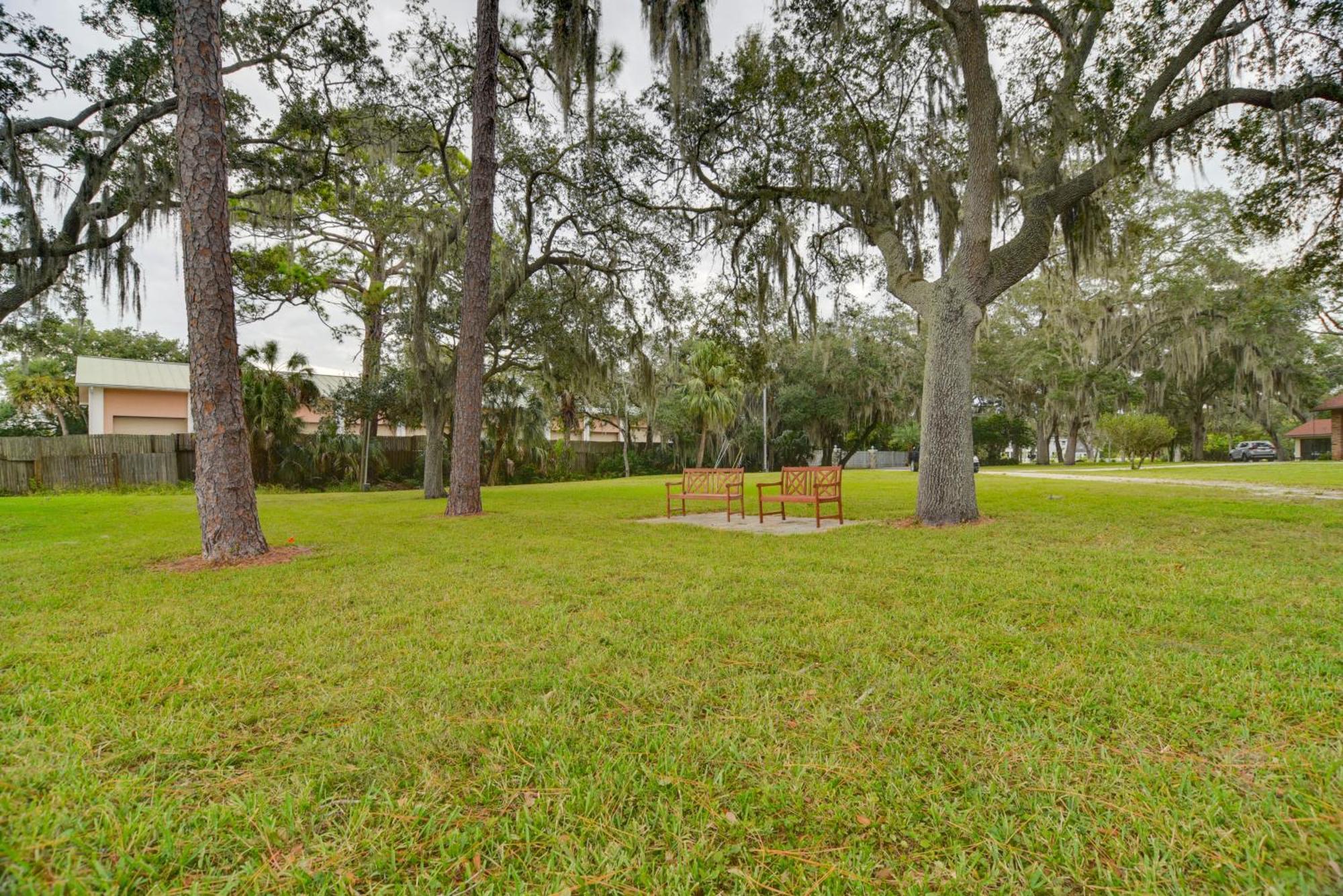 Sleek Largo Studio With Pond Less Than 7 Mi To Beach! Luaran gambar